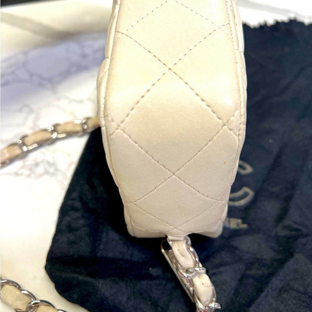 💎Authentic💎Chanel Quilted Leather Camera case with Matelasse chain - Picture 9 of 13